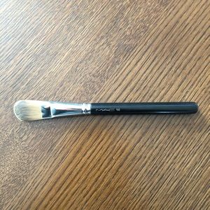 MAC 190 Foundation Brush